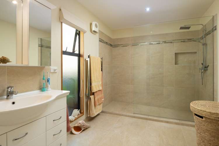 8 Moana Heights Waikawa_13