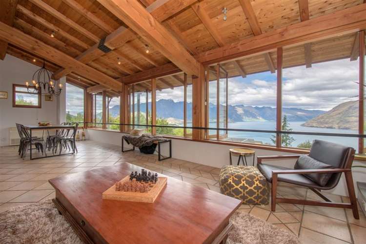 143 Wynyard Crescent Fernhill/Sunshine Bay_6