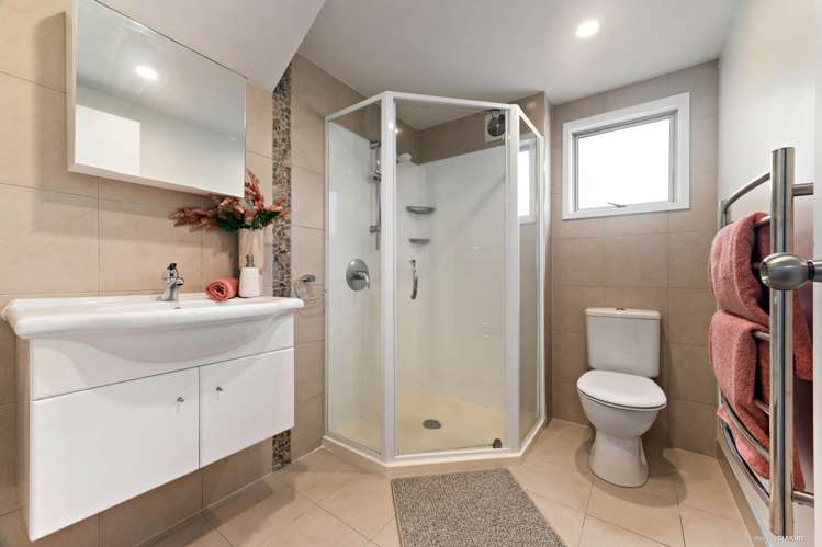 2/7 Sunburst Lane Torbay_8
