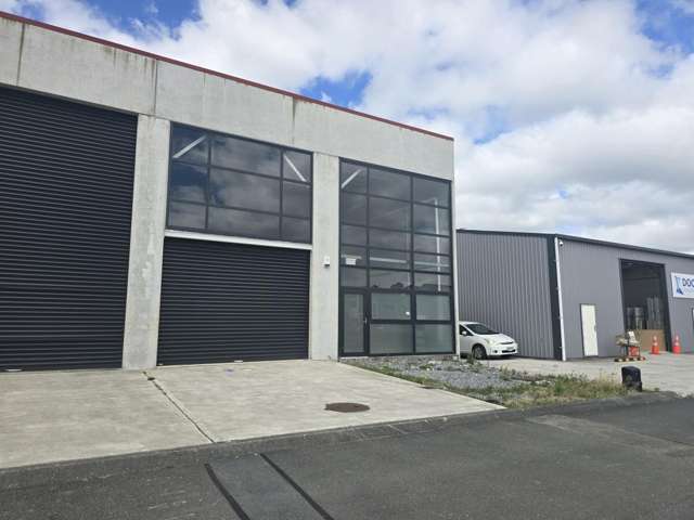 Ideal Tradies Lock-up