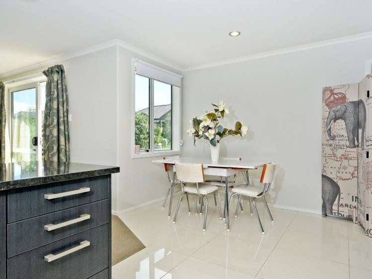 9 Cabourne Drive Glenview_12