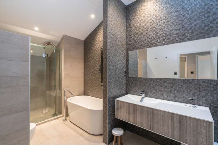 425 Marine Drive Charteris Bay_17