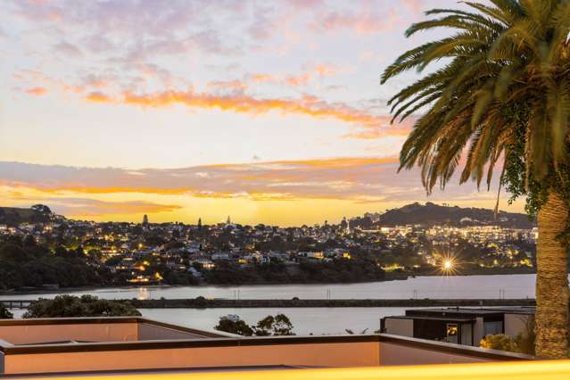 Luxury Coastal Living - Sea Views and Private Lift