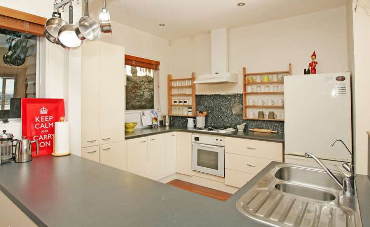 15a Hungerford Road Lyall Bay_9