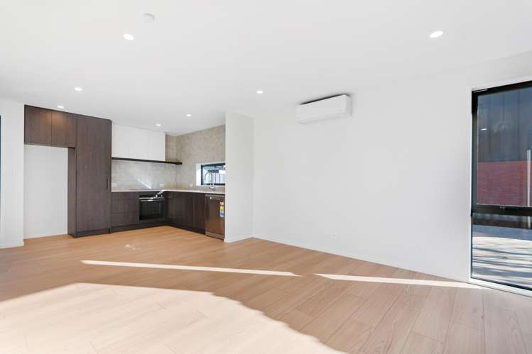 2/10 Seddon Street_3