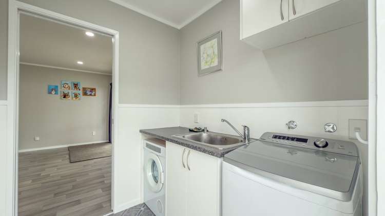 7 West Crescent Te Puru_24