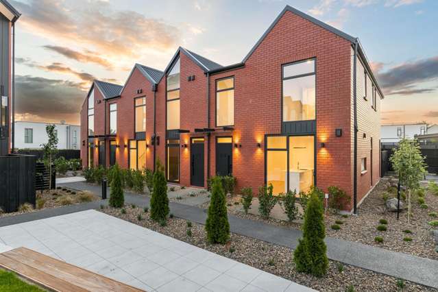 4/17 Donald Place Merivale_1