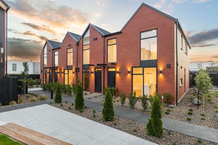 4/17 Donald Place Merivale_1