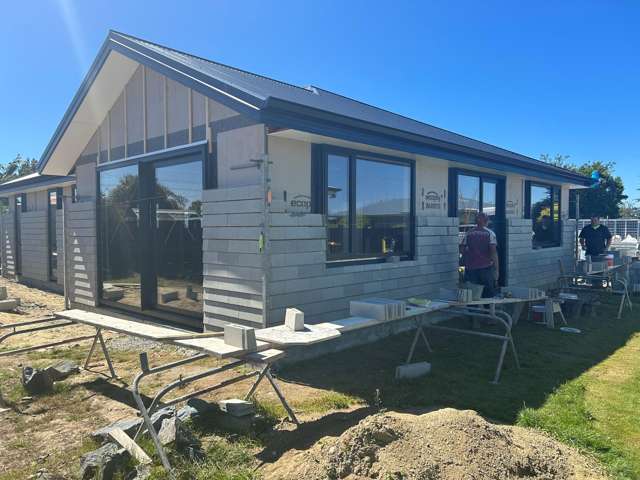 Charming New Build On Carnarvon!