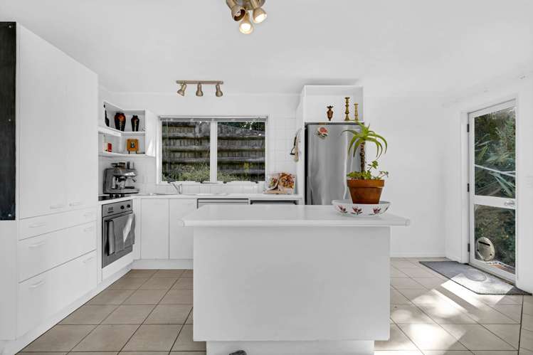 12 Target Road Totara Vale_12