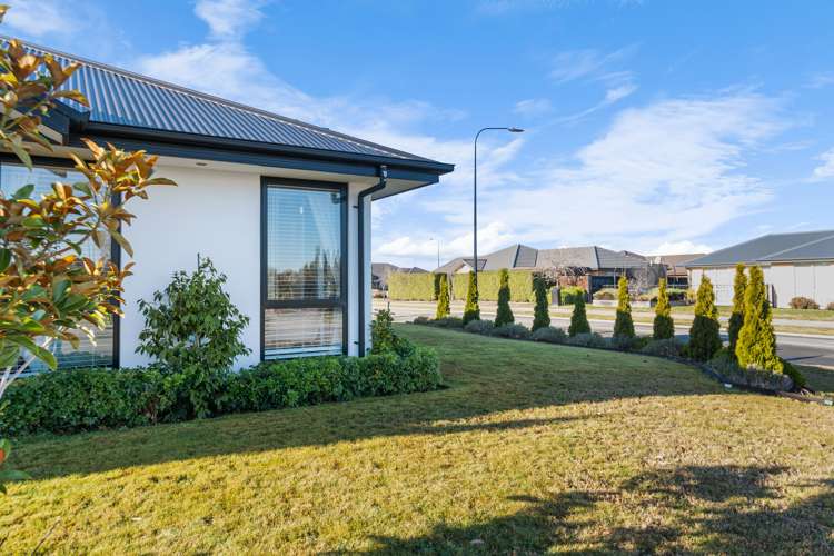 27 Faringdon Boulevard Rolleston_24