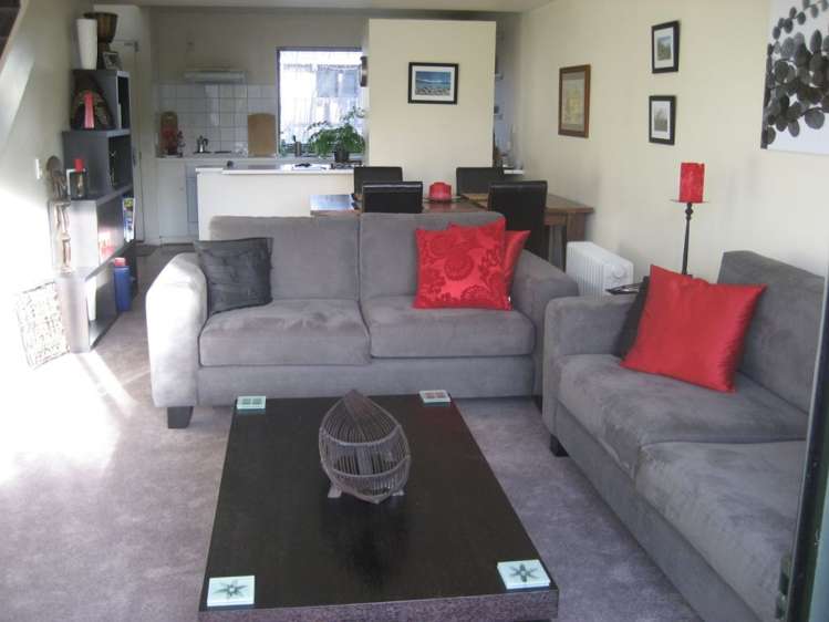 2/33 Winchester Street 10190_1
