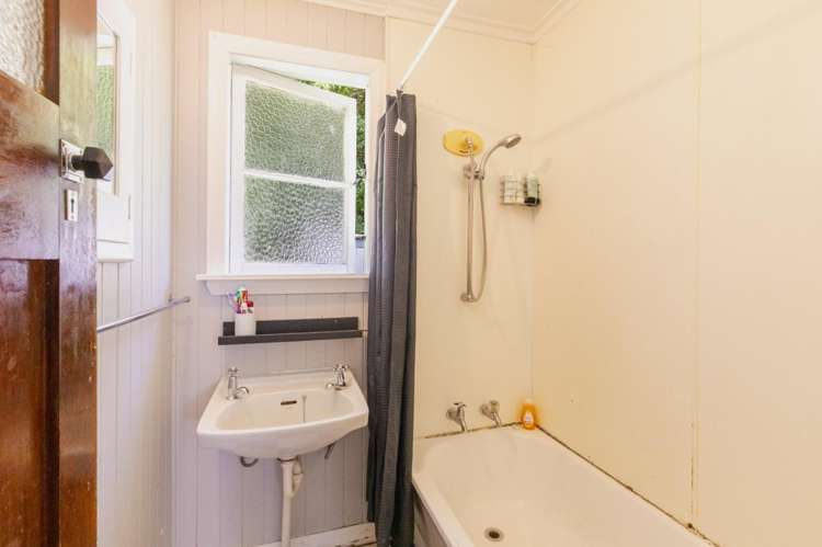 16 Great North Road 2123_7