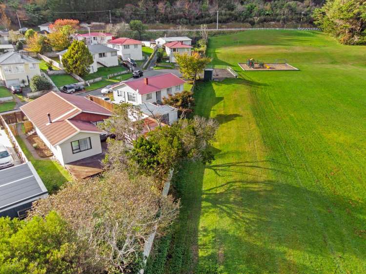 8 Ngaturi Grove Wainuiomata_13