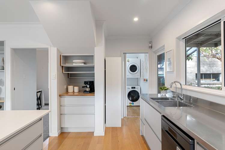 318 Queens Drive Lyall Bay_7