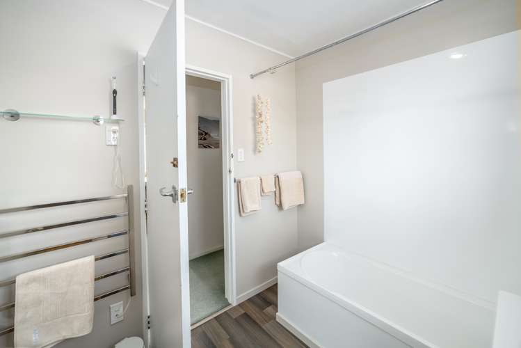 8 Kowhai Grove Featherston_12