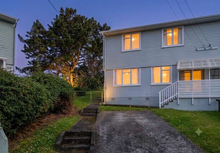 8B Devon Place Cannons Creek_1
