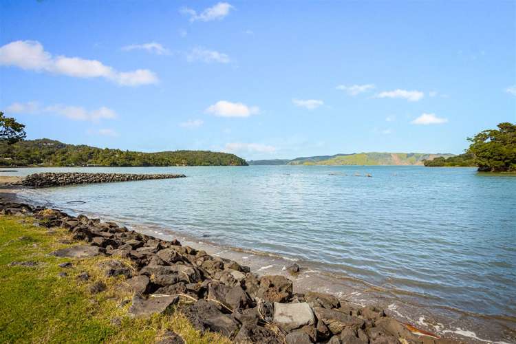 1260 Huia Road Huia_17