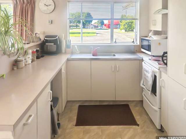 2A Denbigh Square 10643_1