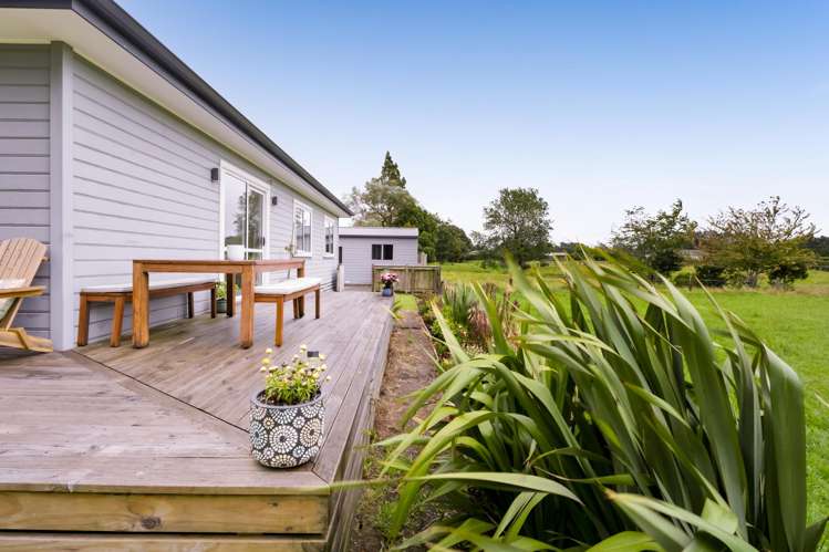 8 Manatu Lane Inglewood_16