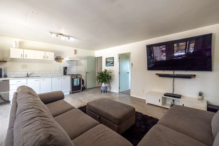 2 Natzka Road Ostend_28