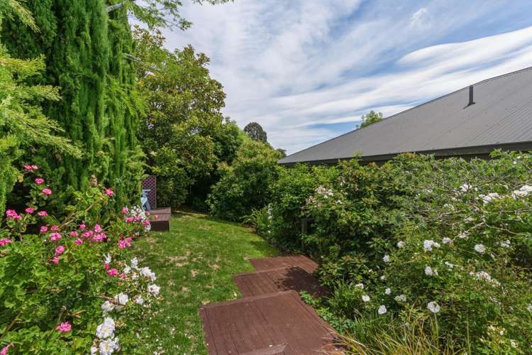 1692b Cust Road Cust_23