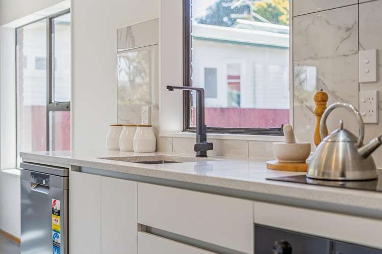 14A Bracken Street Petone_7