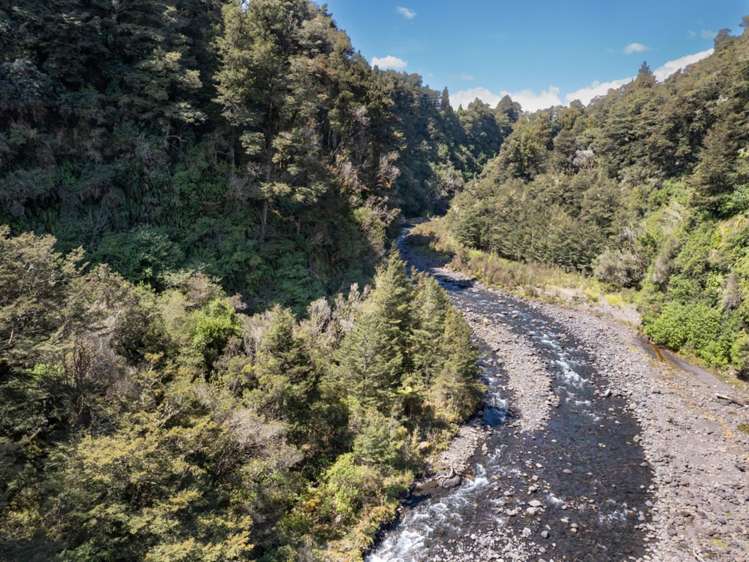 205 Mangaturuturu East Road National Park_12