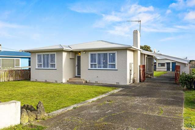 Go coastal on Cornfoot Street $419,000+