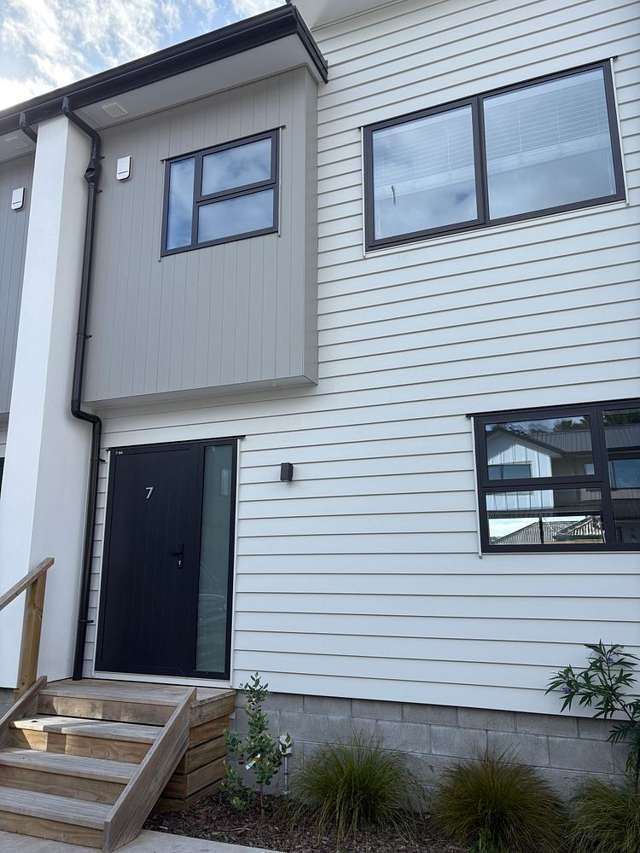 Ready to move in cozy 3bedroom house in school zon