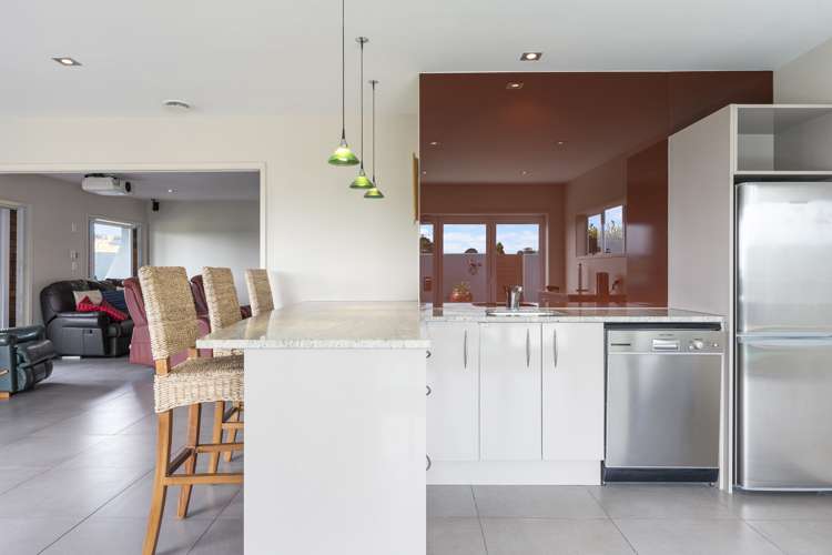 7 Elizabeth Place Mairangi Bay_11