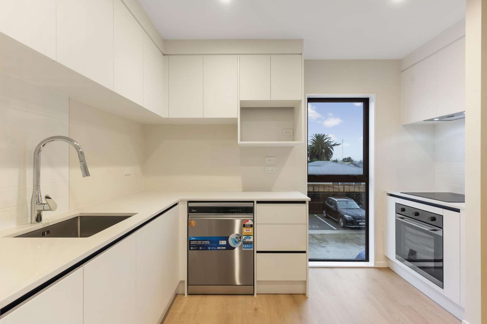 8/10 Orchid Place Te Atatu South_0