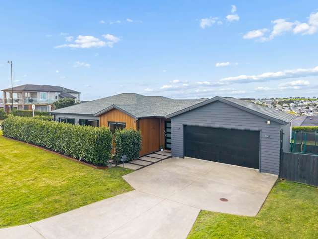 Luxury Living  Resort-Style Fairway Bay