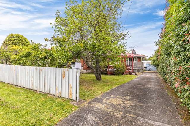 19 Crown Crescent Otara_1