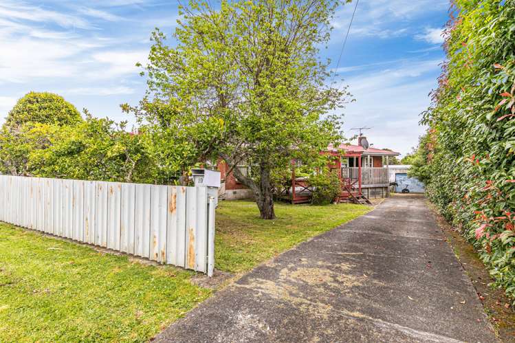 19 Crown Crescent Otara_1