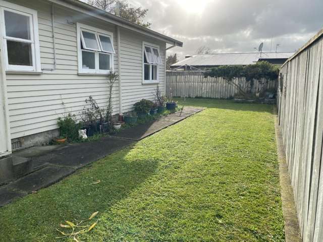 2A Abraham Crescent 10929_1