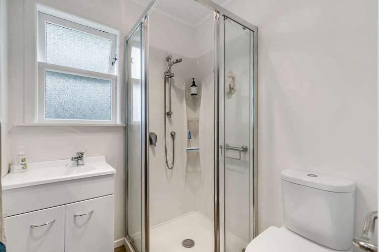 25 York Place Cannons Creek_8