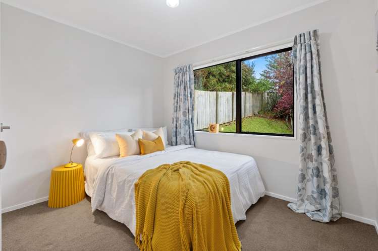 1/40 Lilburn Crescent Massey_11