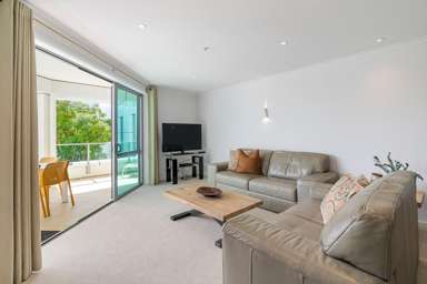 206/136 Marine Parade_3