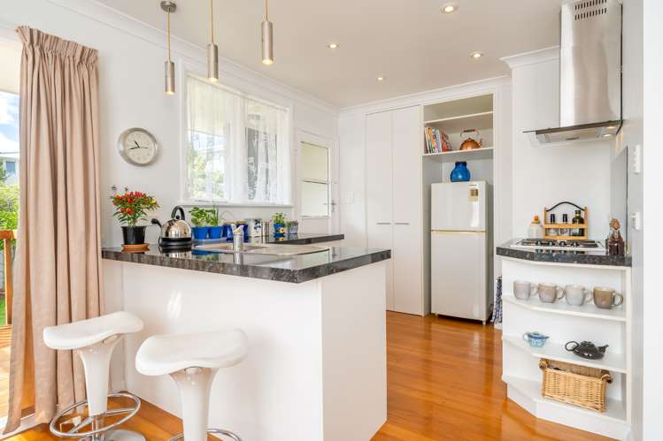 2/32 Bay Street Petone_12