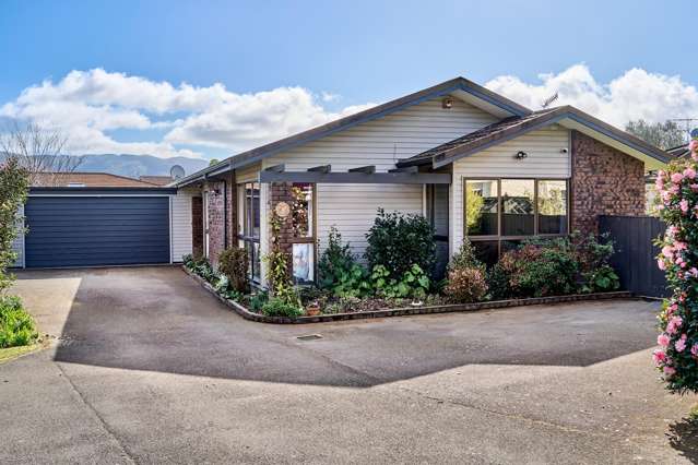 Peaceful & private home with motivated vendors!