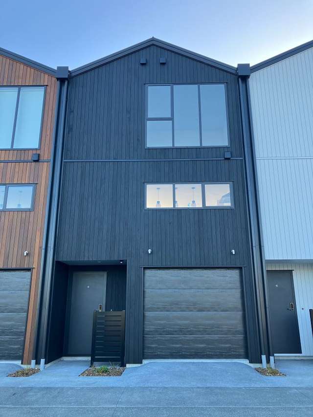 Brand New Modern 3BR Townhouse in Beachlands!