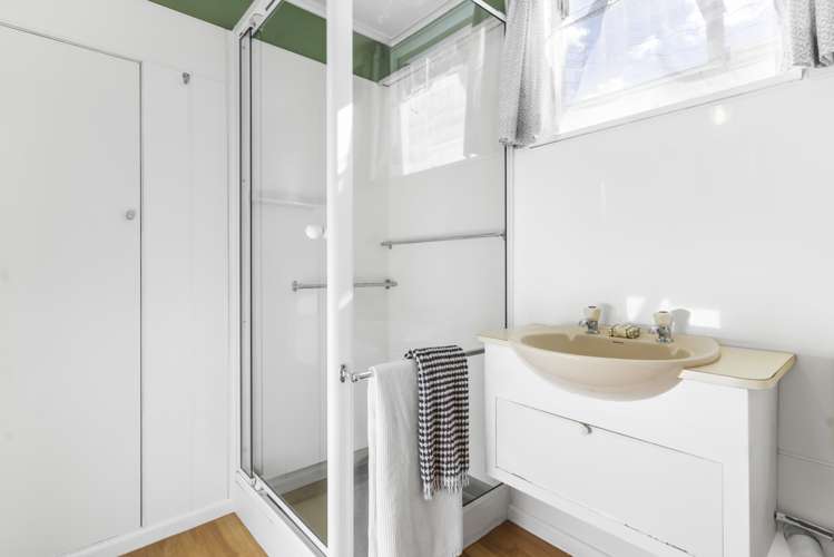 16 Tui Vale Road Cockle Bay_21