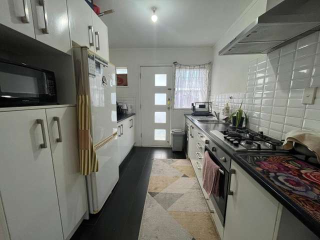 Modern Living in the Heart of Otahuhu – 3 Bedr...