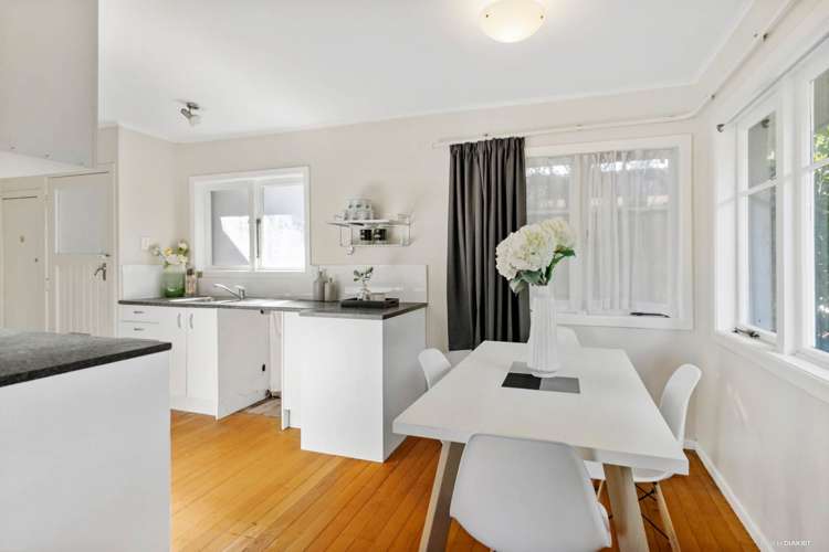 21 Amberley Avenue Te Atatu South_5