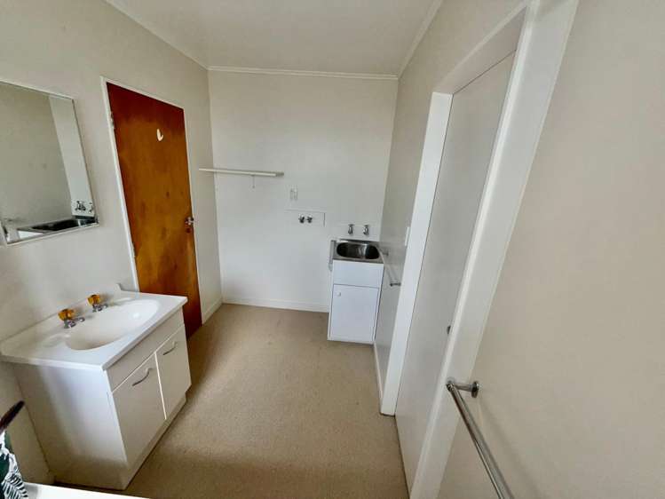  2/12 Fraser Street Wainuiomata_14