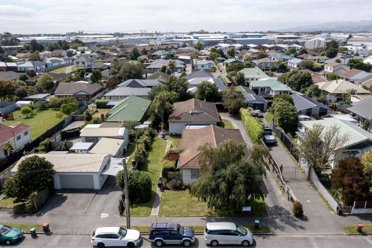 1-4 / 15 Symes Road Wigram_23