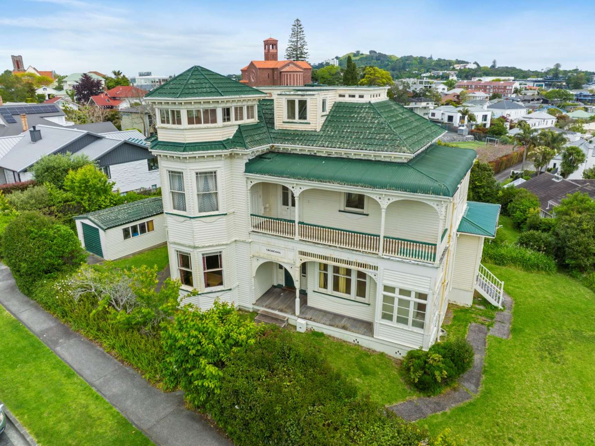 Vacant Remuera mansion that once hosted future King of England is for sale