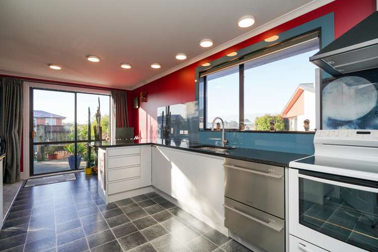 11 Lothian Crescent Strathern_5