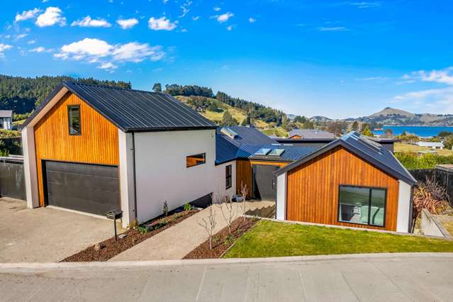 Executive 4 Bedroom, 2 Living Spaces, with Views